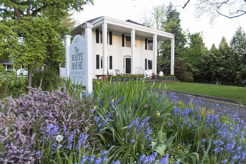 The White House Bed And Breakfast 메드퍼드 외부 사진